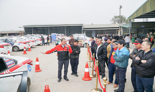 Phát động chiến dịch tuyên truyền về an toàn giao thông năm 2018