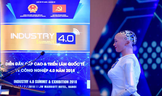 Robot Sophia đối thoại tại Diễn đàn cấp cao về Công nghiệp 4.0