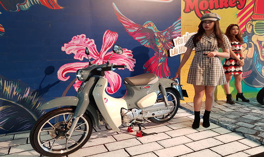 2 mẫu xe huyền thoại Monkey và Super Cub C125 của Honda Việt Nam có giá gần 85 triệu đồng