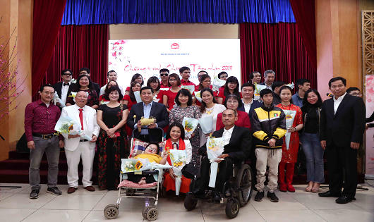 Bộ trưởng KH&ĐT đón Tết sớm cùng những người kém may mắn