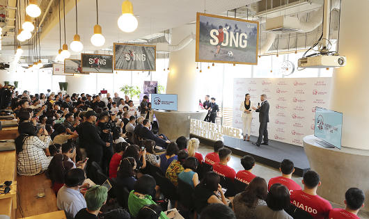 David Beckham “thắp lửa” tại “Sống” Festival của AIA 