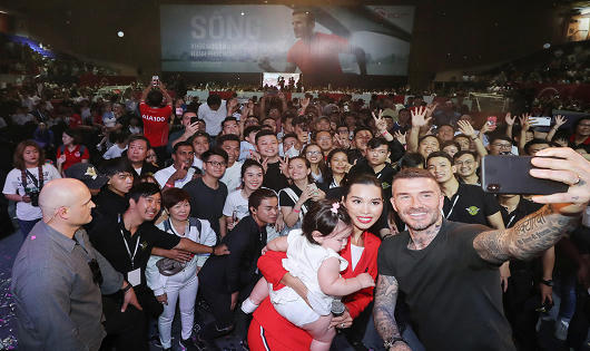 David Beckham “thắp lửa” tại “Sống” Festival của AIA 