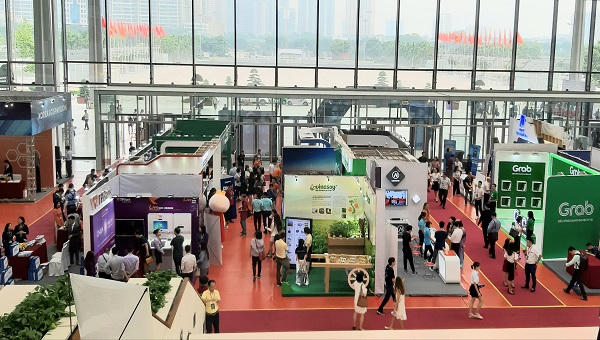 Khai mạc Diễn đàn cao cấp và triển lãm quốc tế về công nghiệp 4.0