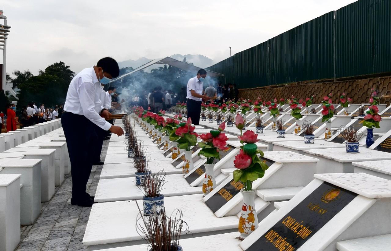 Truy điệu và an táng các Anh hùng liệt sĩ hy sinh trên chiến trường Vị Xuyên 