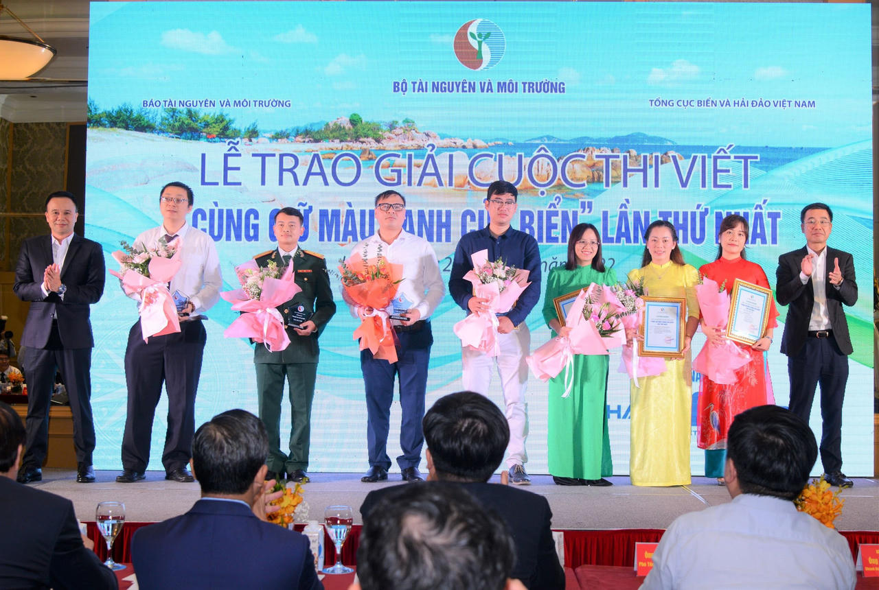Trao giải Cuộc thi viết “Cùng giữ màu xanh của biển” lần thứ Nhất và phát động Cuộc thi lần thứ Hai