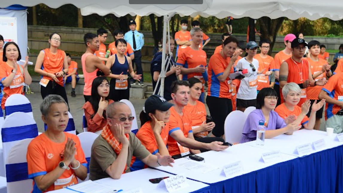 Thanh niên Việt Nam tham gia giải chạy để nói “KHÔNG” với bạo lực với phụ nữ và trẻ em gái