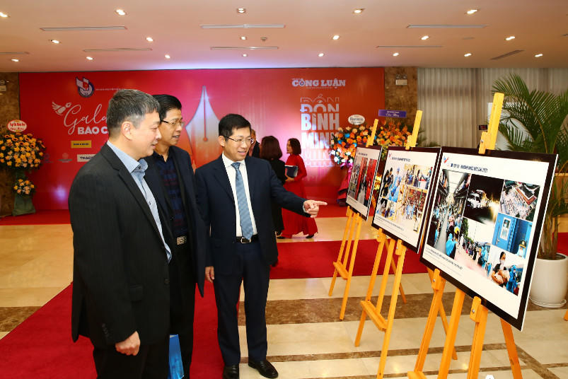 Trao giải ảnh “Khoảnh khắc báo chí năm 2021”