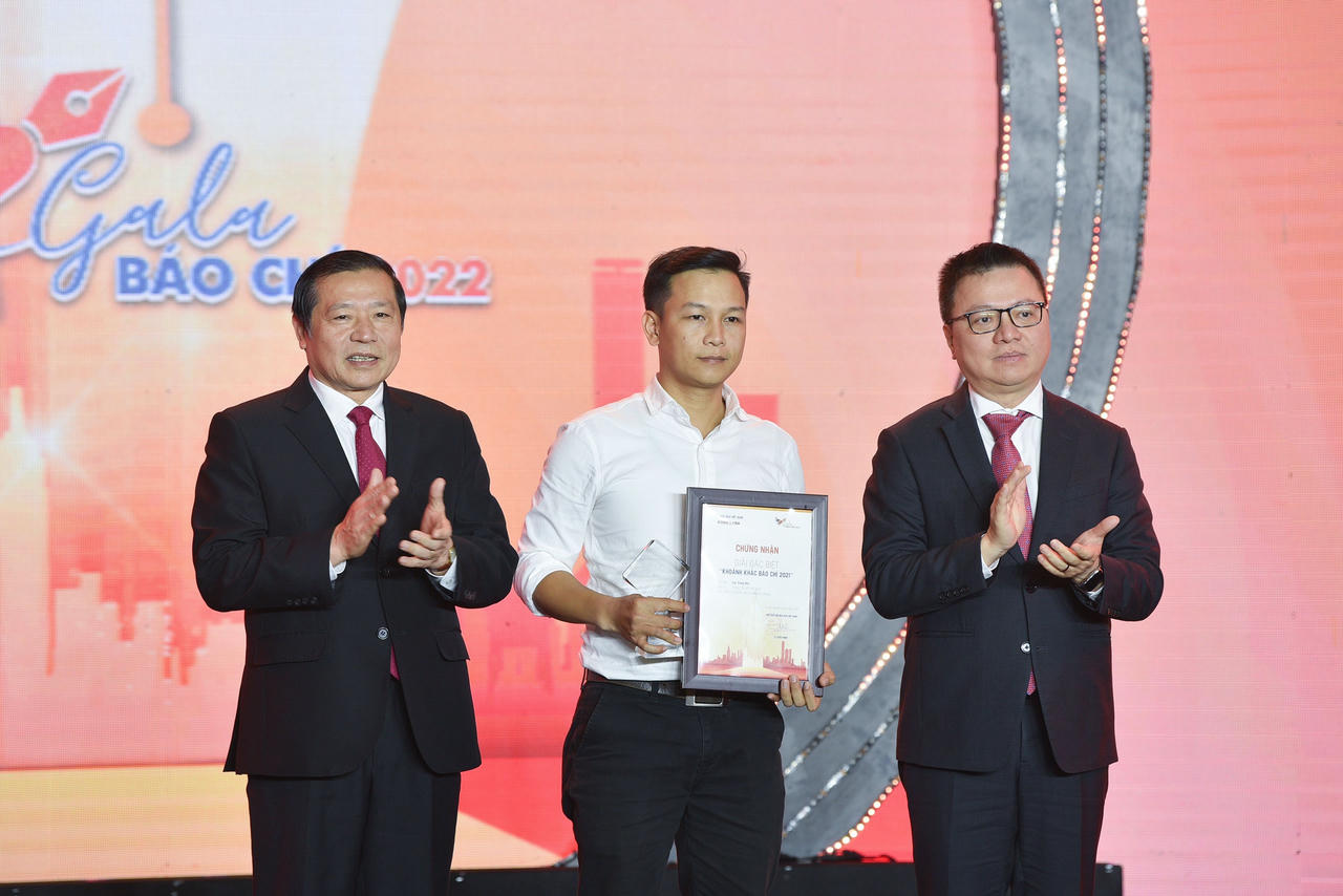 Trao giải ảnh “Khoảnh khắc báo chí năm 2021”