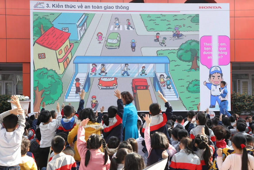 Honda Việt Nam khởi động chuỗi sự kiện trao tặng mũ bảo hiểm