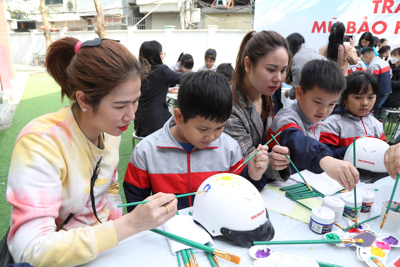 Honda Việt Nam khởi động chuỗi sự kiện trao tặng mũ bảo hiểm
