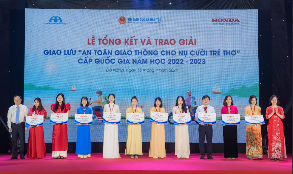 Trao giải Hội giao lưu 'An toàn giao thông cho nụ cười trẻ thơ' năm học 2022 - 2023