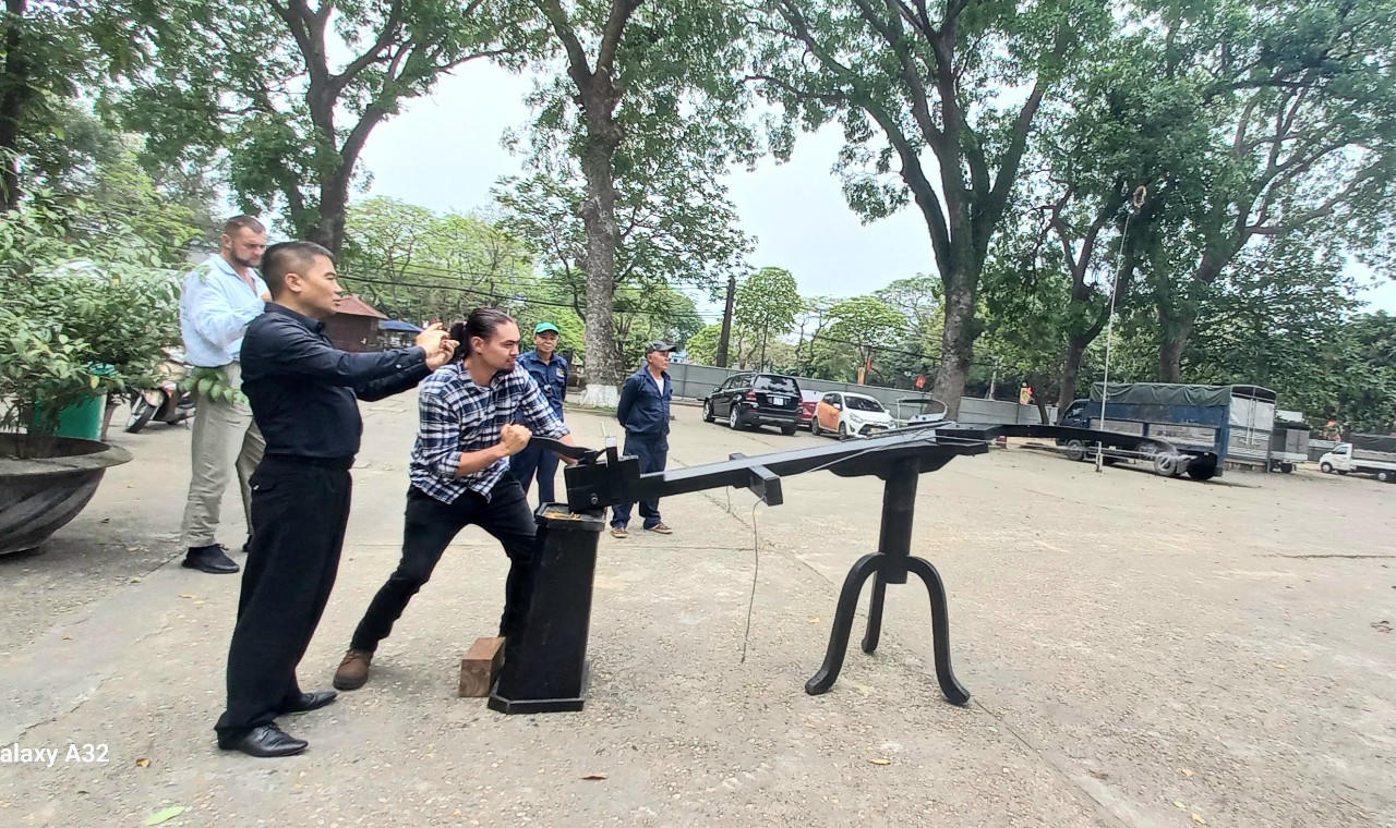 Nỏ Thần An Dương Vương và hai vị khách đặc biệt