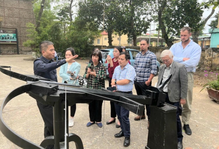 Nỏ Thần An Dương Vương và hai vị khách đặc biệt