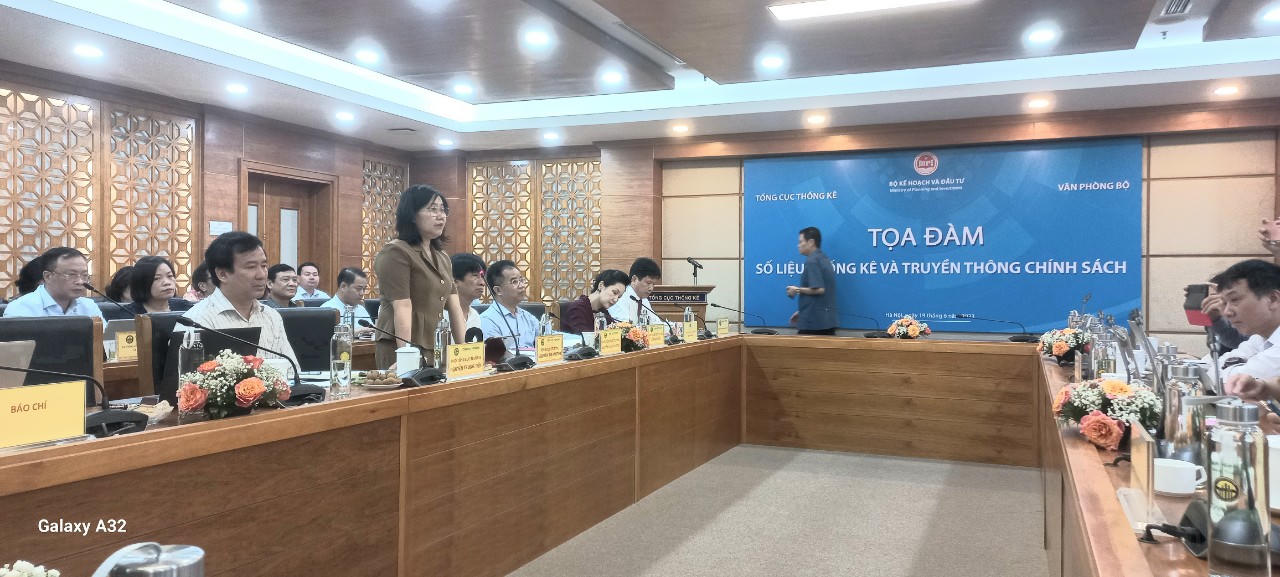 Ngành Thống kê chia sẻ câu chuyện 'phía sau những con số' với báo chí