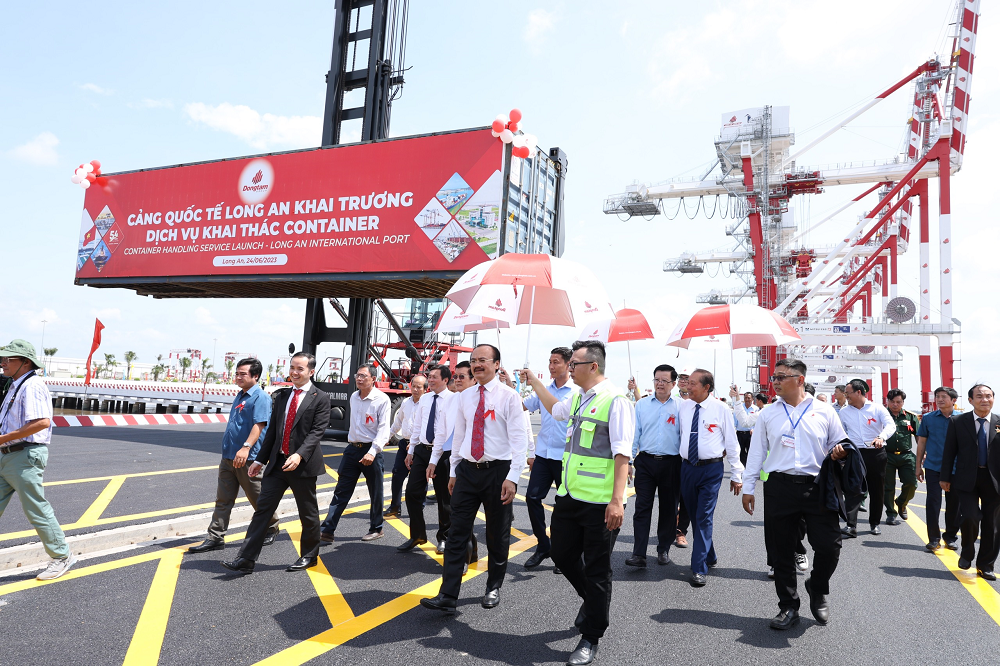 Cảng Quốc tế Long An hợp long 7 cầu cảng, chính thức khai thác hàng container