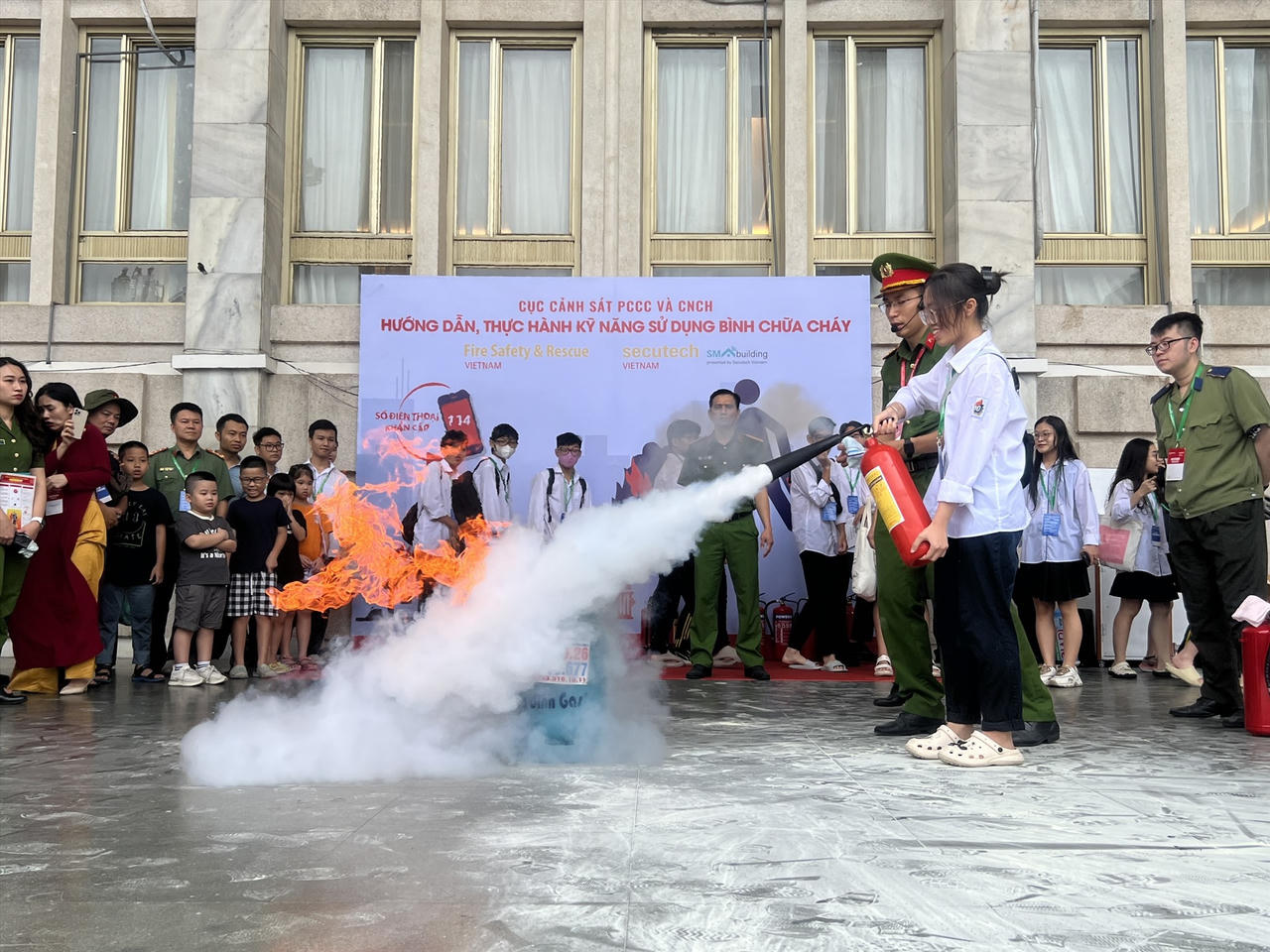 Khai mạc Triển lãm quốc tế về kỹ thuật và phương tiện phòng cháy, chữa cháy và cứu nạn cứu hộ