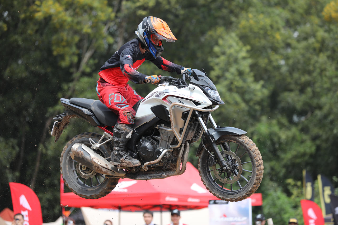 Honda Việt Nam lần đầu giới thiệu mẫu xe phân khối lớn TRANSALP 