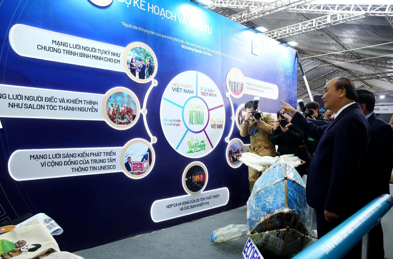 Bộ trưởng Bộ KH&ĐT Nguyễn Chí Dũng được vinh danh Giải thưởng Cống hiến