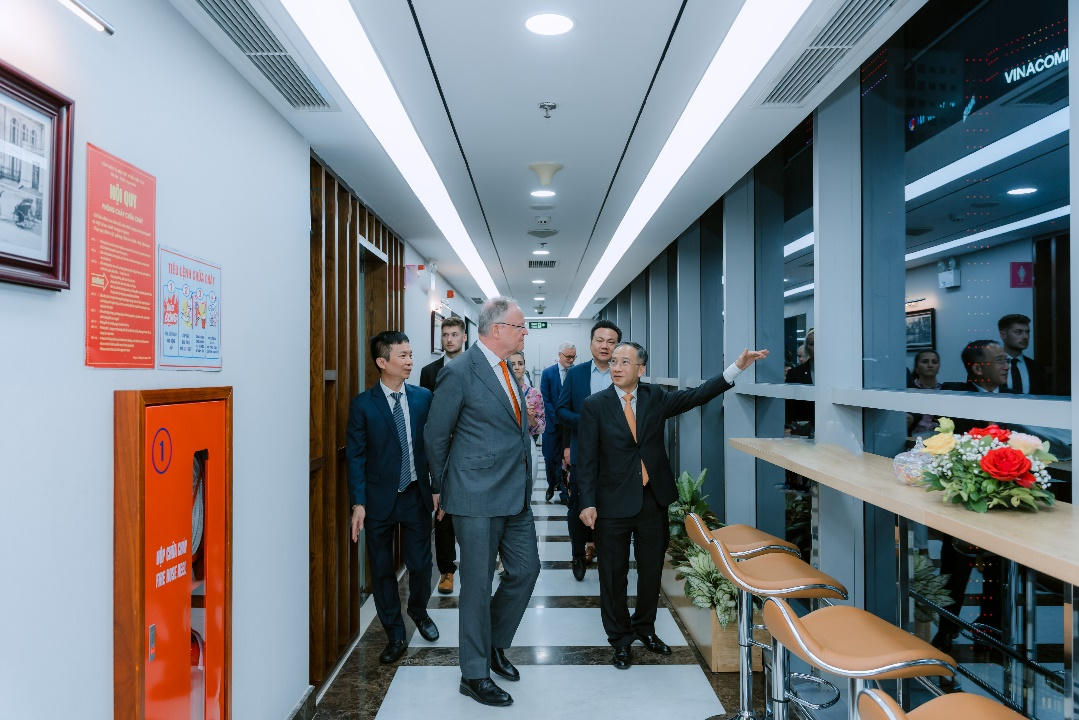 Phái đoàn Bang Lower Saxony đến thăm và làm việc tại PVI: Kết nối cơ hội mới trong hợp tác Việt - Đức
