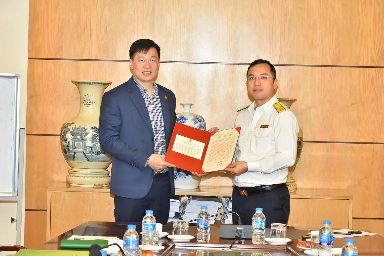 Tổng cục Thuế thăm và làm việc với HNX