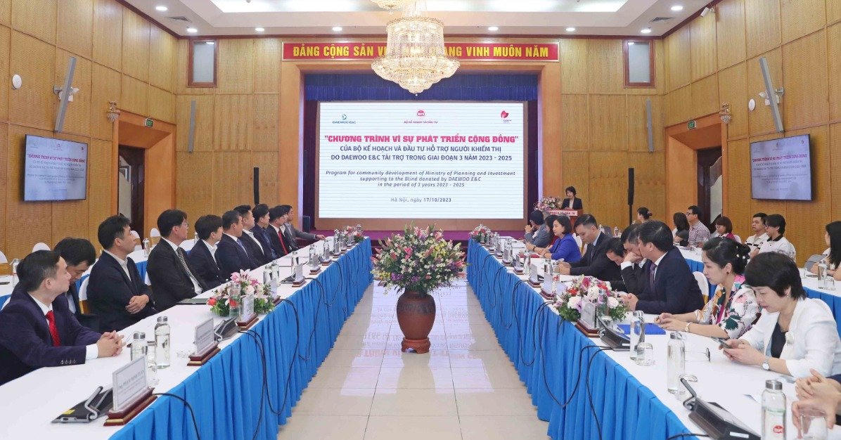 Tập đoàn DAEWOO E &C tài trợ 3 tỷ đồng thông qua Bộ KH&ĐT để hỗ trợ người khiếm thị Việt Nam