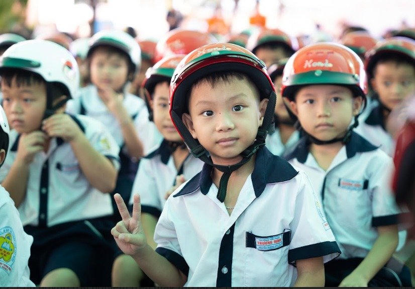 Honda Việt Nam trao tặng mũ bảo hiểm cho học sinh lớp Một khu vực phía Nam năm học 2023 - 2024