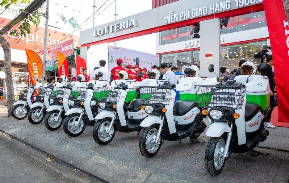 Honda Việt Nam hợp tác cùng Lotteria Việt Nam triển khai Dự án Sử dụng xe điện giao hàng