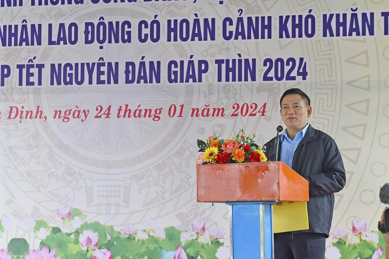 Bộ trưởng Hồ Đức Phớc thăm và chúc tết công nhân khu công nghiệp Phú Tài, Bình Định