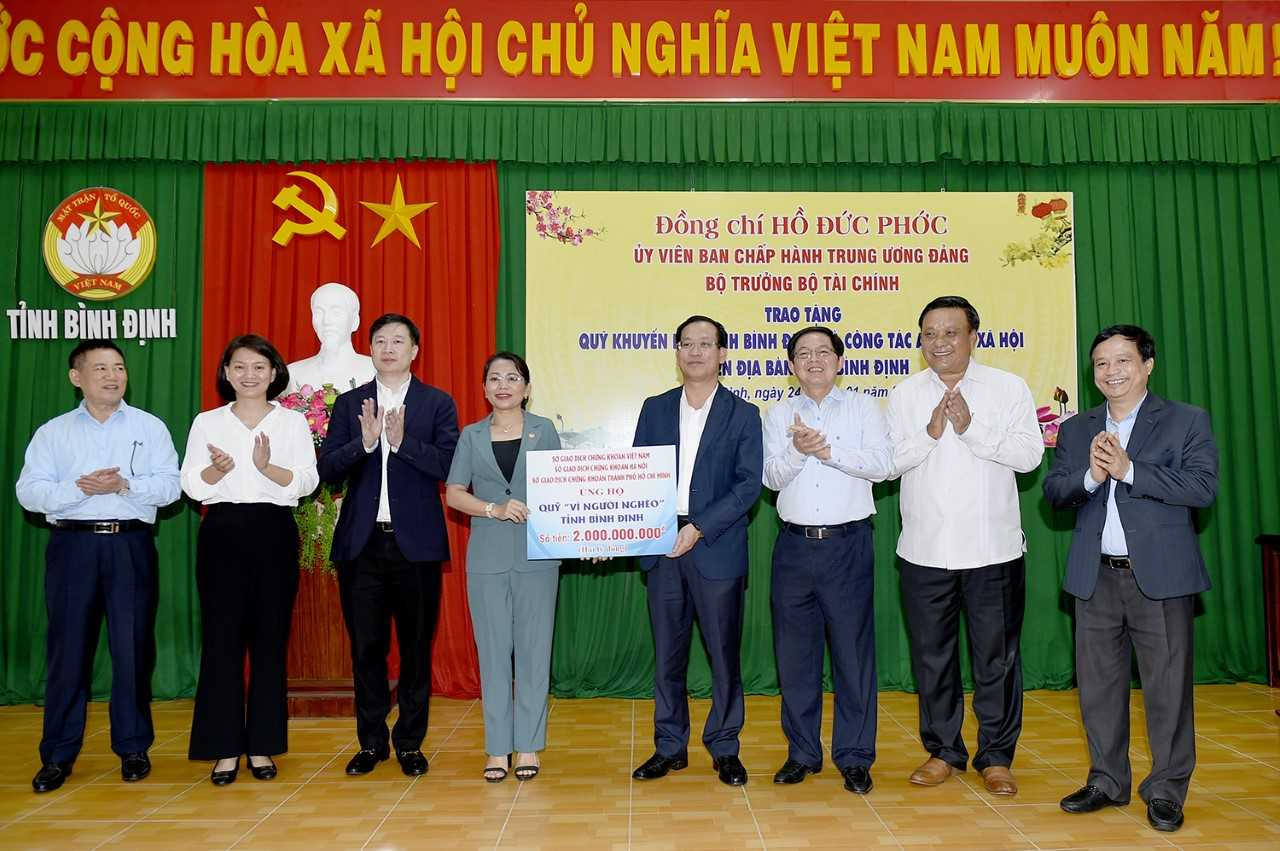 Bộ trưởng Hồ Đức Phớc thăm và chúc tết công nhân khu công nghiệp Phú Tài, Bình Định