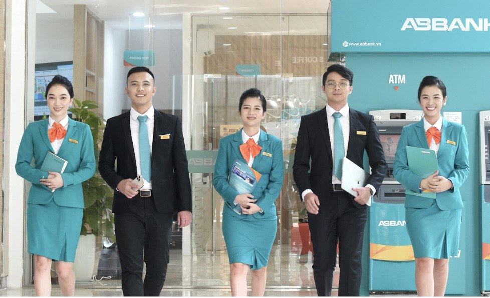 ABBANK được vinh danh 'Top 10 Nhà tuyển dụng được yêu thích 2023' ngành Tài chính - Ngân hàng - Chứng khoán