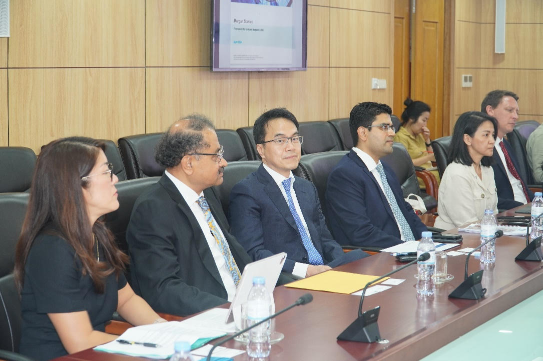 FTSE Russell và Morgan Stanley làm việc với UBCKNN về việc nâng hạng thị trường chứng khoán Việt Nam