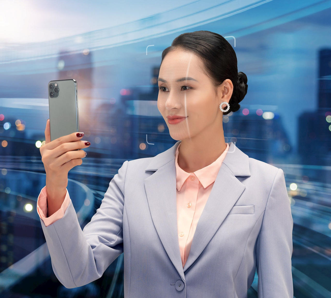 Giao dịch ngân hàng trực tuyến: Bảo vệ khách hàng với 'tấm khiên' sinh trắc học