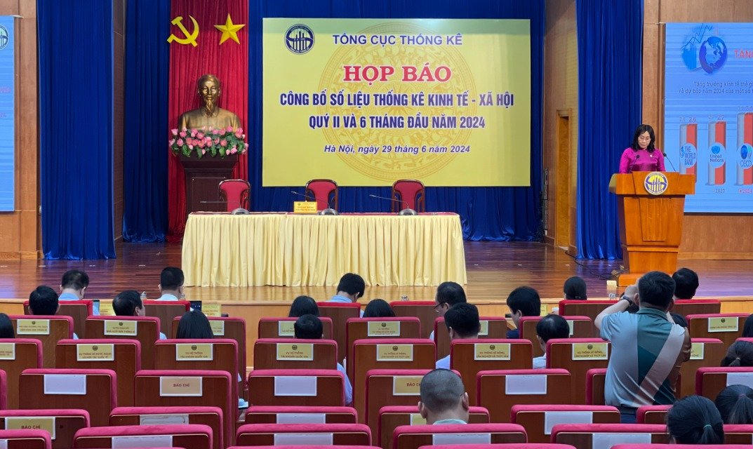 Tăng lương từ 1/7/2024: Làm gì để tránh hiện tượng “té nước theo mưa”?