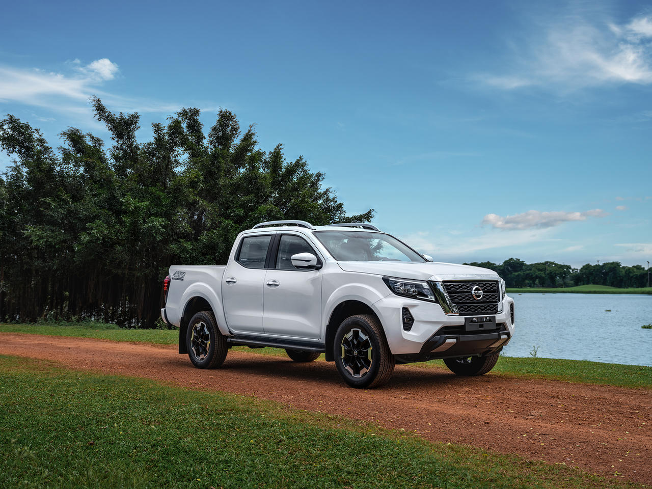 Nissan Navara chính thức ra mắt phiên bản mới tại Việt Nam