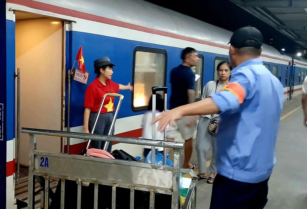 Trải nghiệm mới lạ cho hành khách đi tàu dịp Quốc khánh 2/9