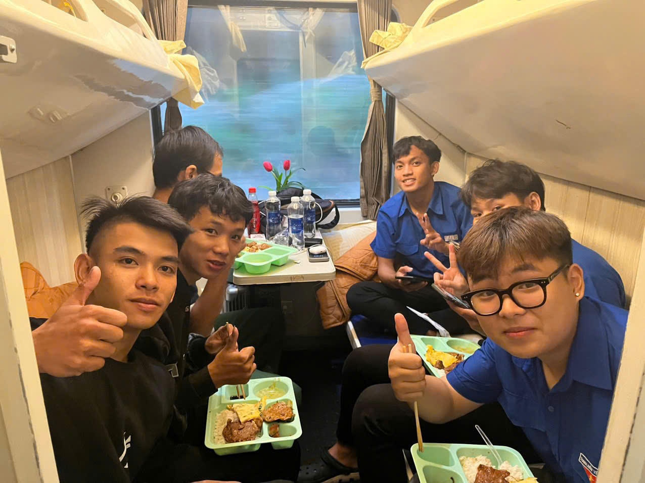 Đường sắt vận chuyển miễn phí tình nguyện viên ra Hải Phòng, Quảng Ninh khắc phục hậu quả của bão số 3