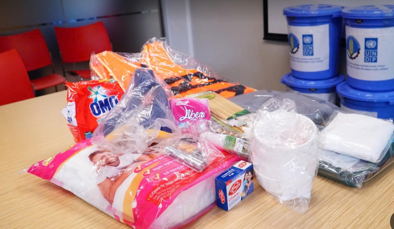 Hỗ trợ 700 bộ đồ dùng gia đình cho cộng đồng bị ảnh hưởng bão ở Yên Bái