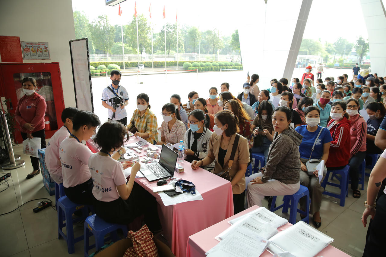 NAPAS và Mastercard trao hơn 2.000 suất tầm soát ung thư và tổ chức 'Gian hàng 0 đồng' cho phụ nữ khó khăn