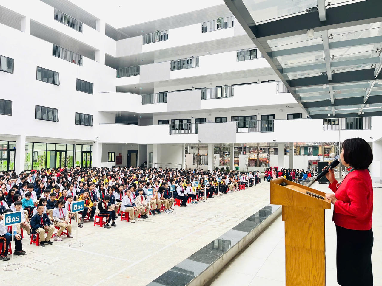 Gắn biển công trình chào mừng Kỷ niệm 95 năm ngày thành lập Đảng bộ thành phố Hà Nội