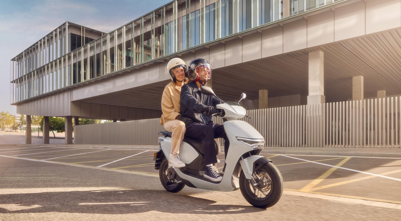 Honda Việt Nam ra mắt Honda HR-V trang bị động cơ Hybrid và 2 mẫu xe máy điện ICON e: & CUV e: