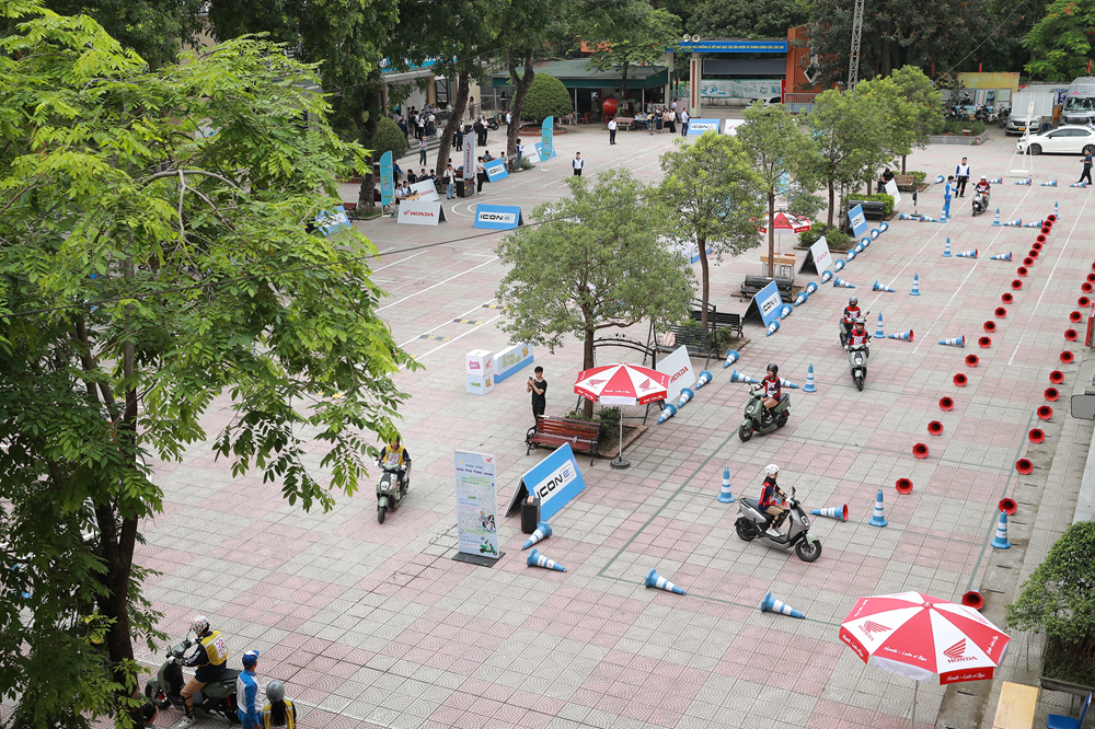 Khởi động Chương trình bồi dưỡng kiến thức pháp luật và kỹ năng lái xe gắn máy an toàn cho học sinh