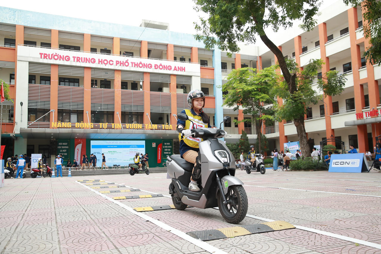 Khởi động Chương trình bồi dưỡng kiến thức pháp luật và kỹ năng lái xe gắn máy an toàn cho học sinh