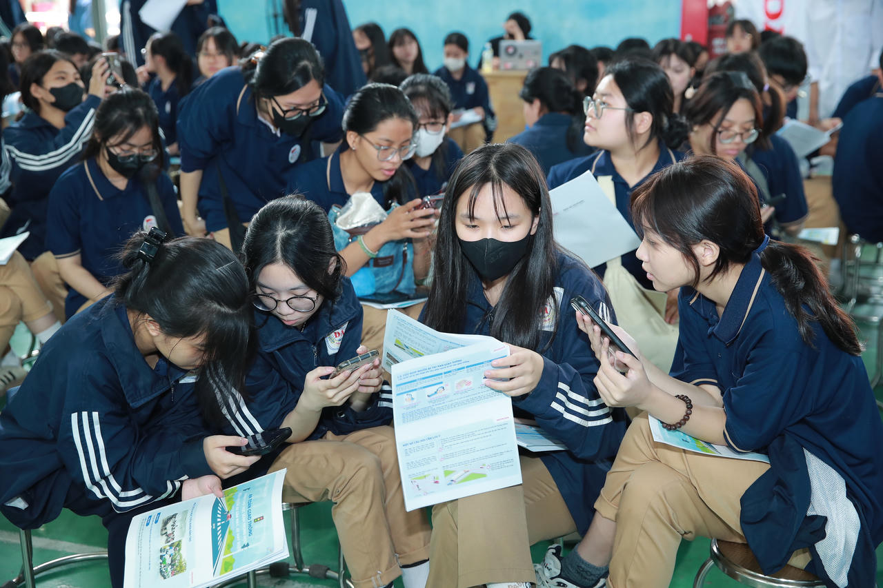 Khởi động Chương trình bồi dưỡng kiến thức pháp luật và kỹ năng lái xe gắn máy an toàn cho học sinh