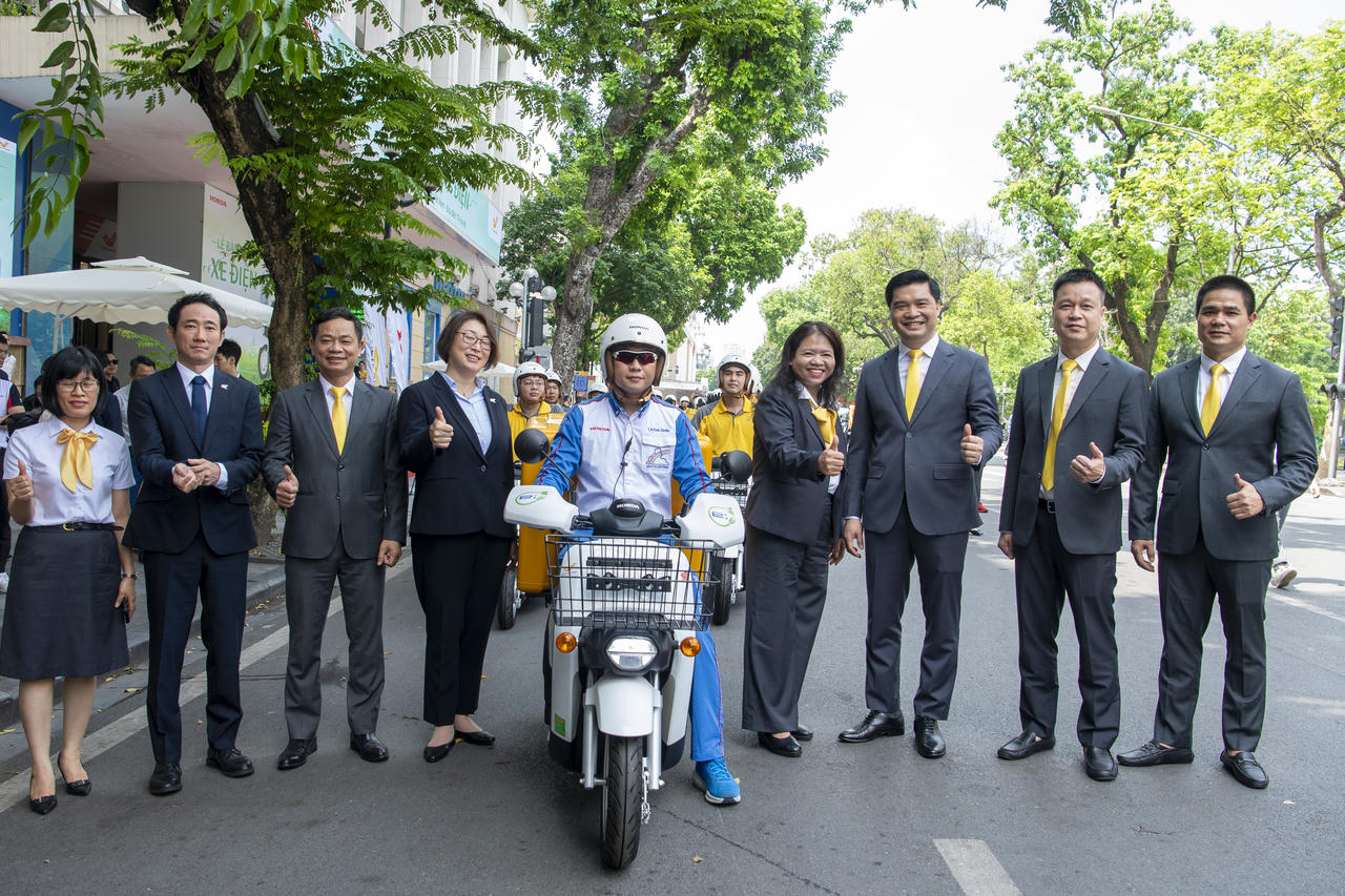 Honda Việt Nam và Bưu điện Việt Nam đẩy mạnh hợp tác chiến lược, mở rộng triển khai Dự án sử dụng xe điện giao hàng