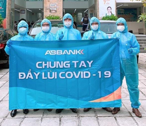 Geleximco và ABBANK tặng 500 máy thở hỗ trợ điều trị bệnh nhân Covid-19 cho TP.HCM 