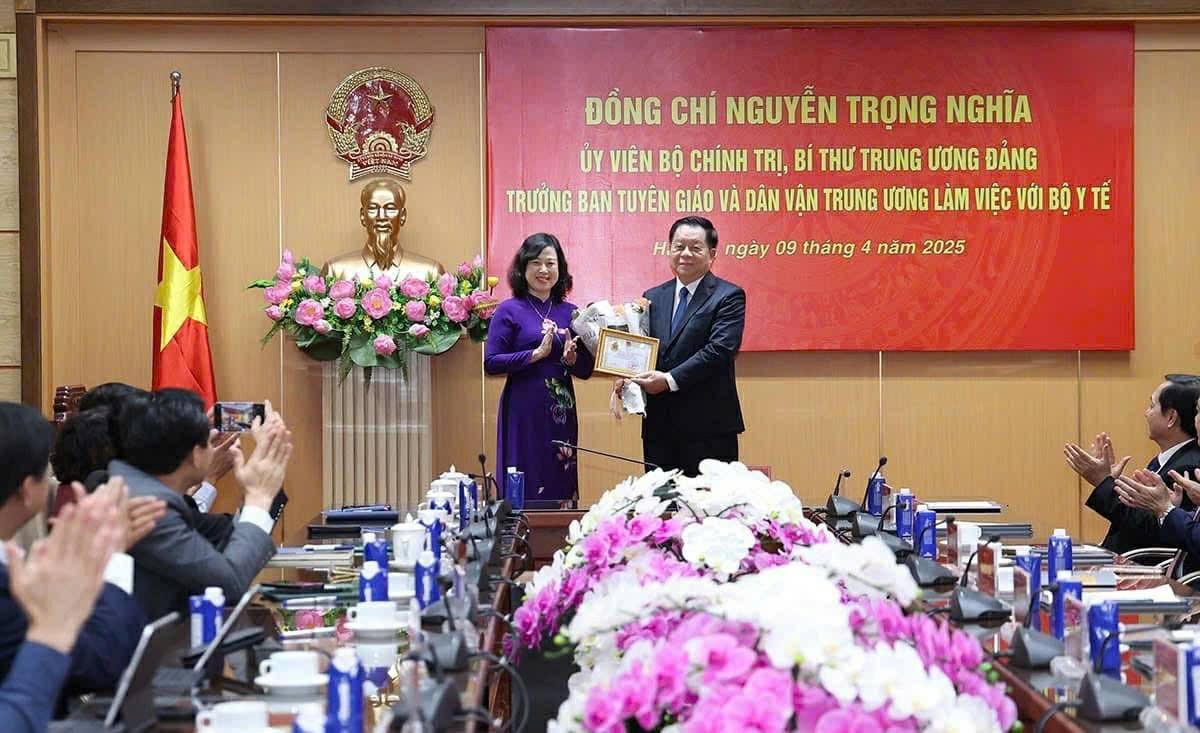 Trưởng Ban Tuyên giáo và Dân vận Trung ương: Ngành y tế phải chủ động tìm đến dân 