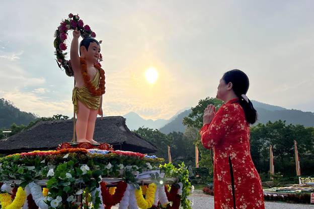 Đại Bảo tháp Mandala Tây Thiên hân hoan đón mừng Phật đản Vesak 2025