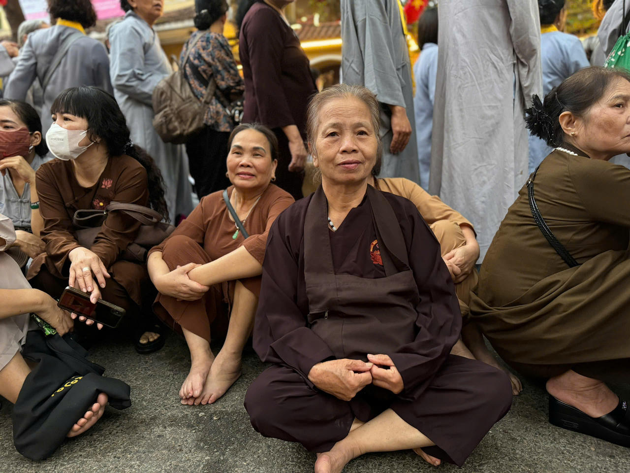 Hà Nội: Hàng vạn người xếp hàng đợi chiêm bái Xá lợi Đức Phật
