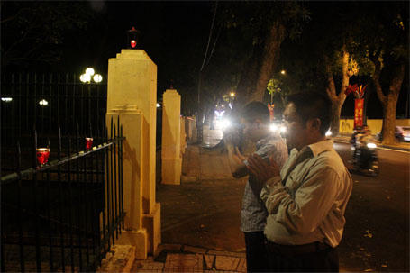 Người ngoại tỉnh ngủ vỉa hè Hà Nội chờ xem diễu binh mừng 2/9