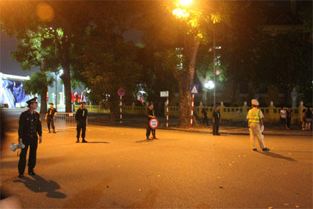 Người ngoại tỉnh ngủ vỉa hè Hà Nội chờ xem diễu binh mừng 2/9